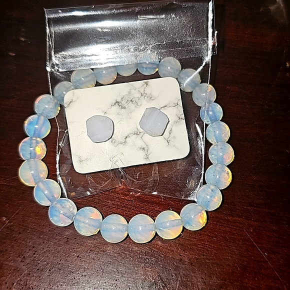 Jewelry - 8 mm opelite and matching earrings